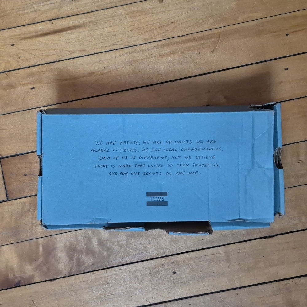 TOMS NWT in Box Navy canvas slip ons - Picture 12 of 13